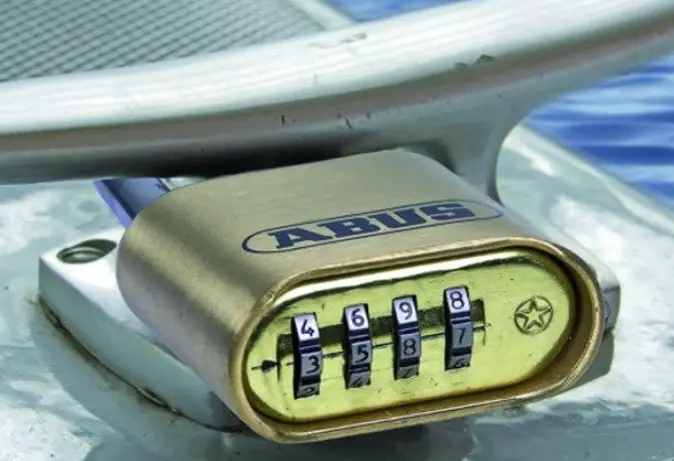 CADENAS COMBINAISON 4 CHIFFRES 53 mm ANSE 63mm