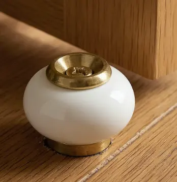 [5723] BUTOIR DE PLINTHE-LAITON-H55MM